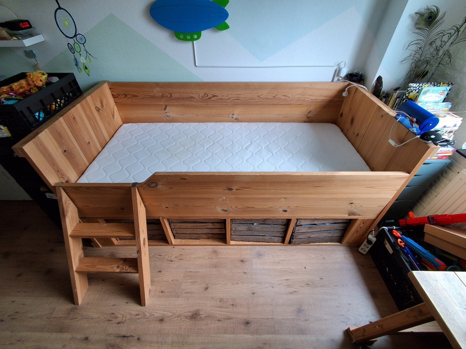 Houten kinderbed met matras en opbergkratten, Ophalen, 90 cm, Eenpersoons, Wit