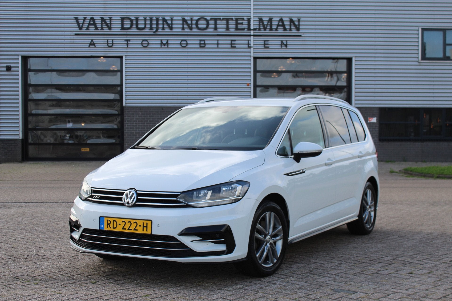 Volkswagen Touran 1.6 TDI SCR Highline Business R 7p / Autom, Auto's, Gebruikt, Met garantie (alle), Bedrijf, Diesel