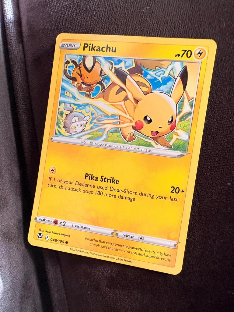 Pikachu Pokémon kaart - F049/195, Ophalen of Verzenden, Zo goed als nieuw, Losse kaart