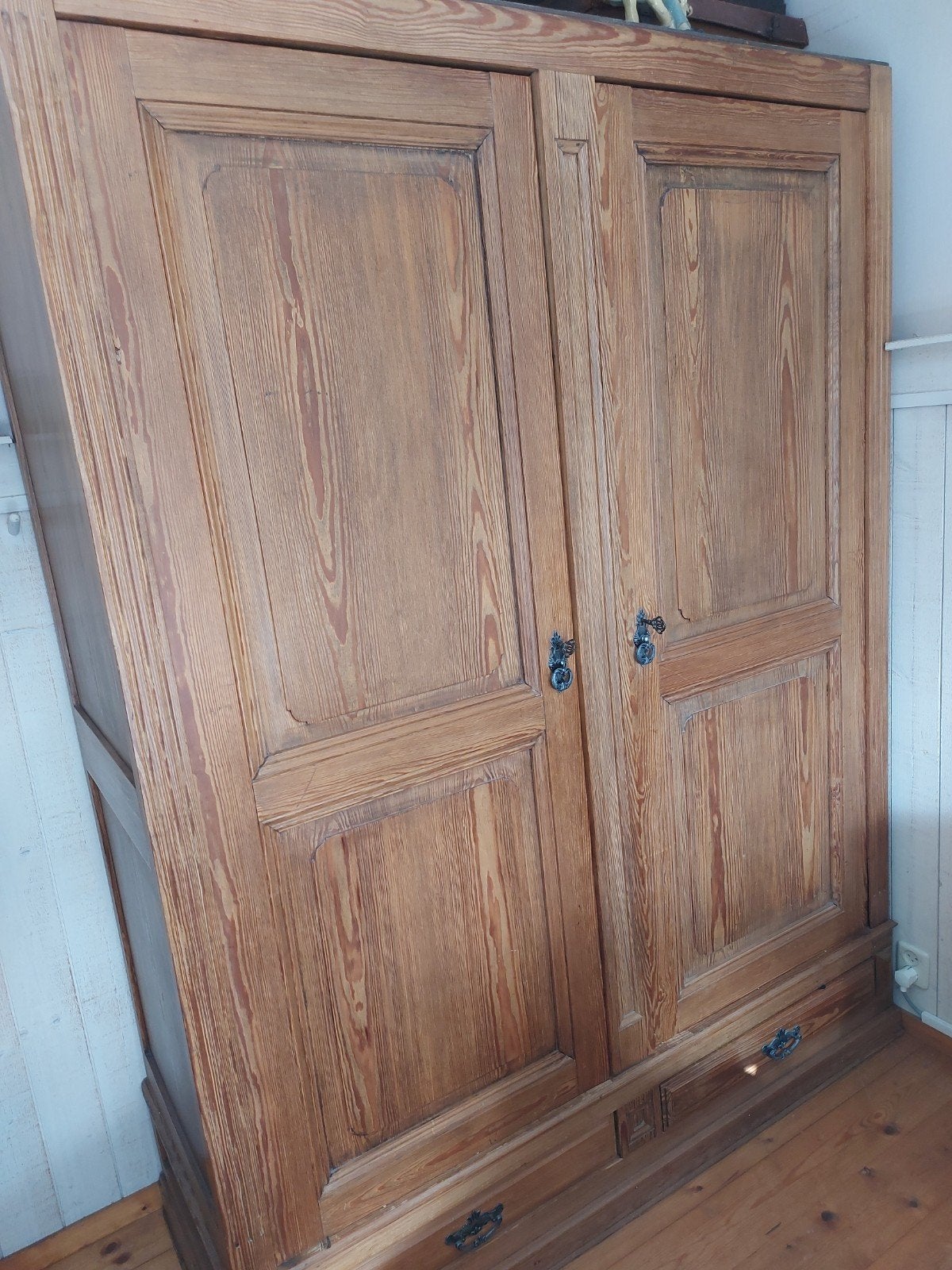 Twee deurs kast, Ophalen of Verzenden