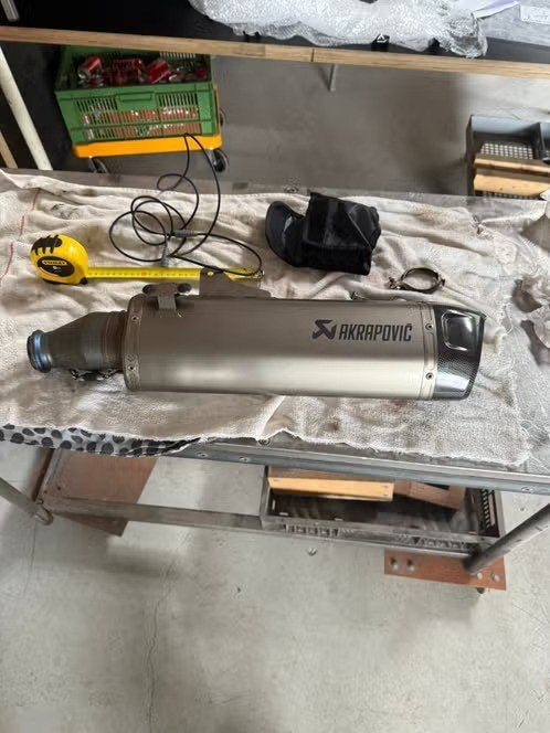 Akrapovic slip on demper KTM 690 / Husqvarna 701, Ophalen, Gebruikt