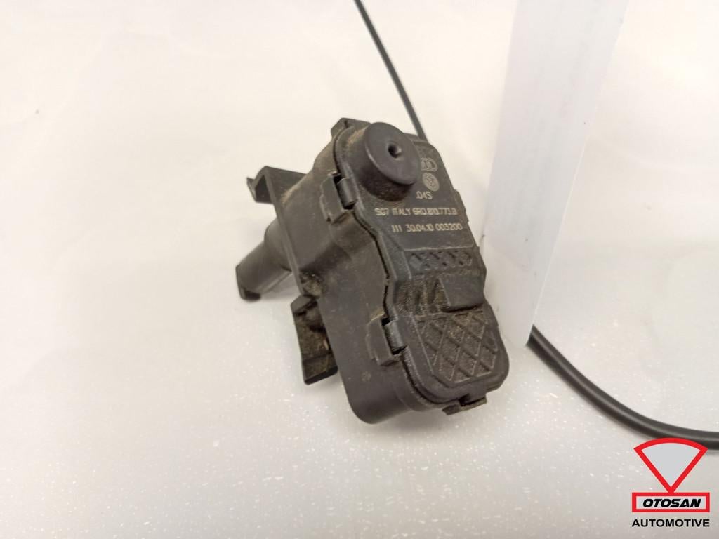 VW Polo 6R 6C VAG Stelmotor Tankklep 6R0810773B, Auto-onderdelen, Elektronica en Kabels, Volkswagen, Gebruikt, Ophalen of Verzenden