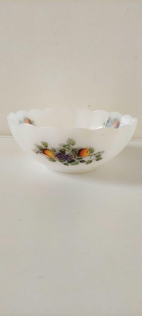 Arcopal geschulpte schaal Fruits Melkglas retro 70s Ø 20 cm, Ophalen of Verzenden, Huis en Inrichting
