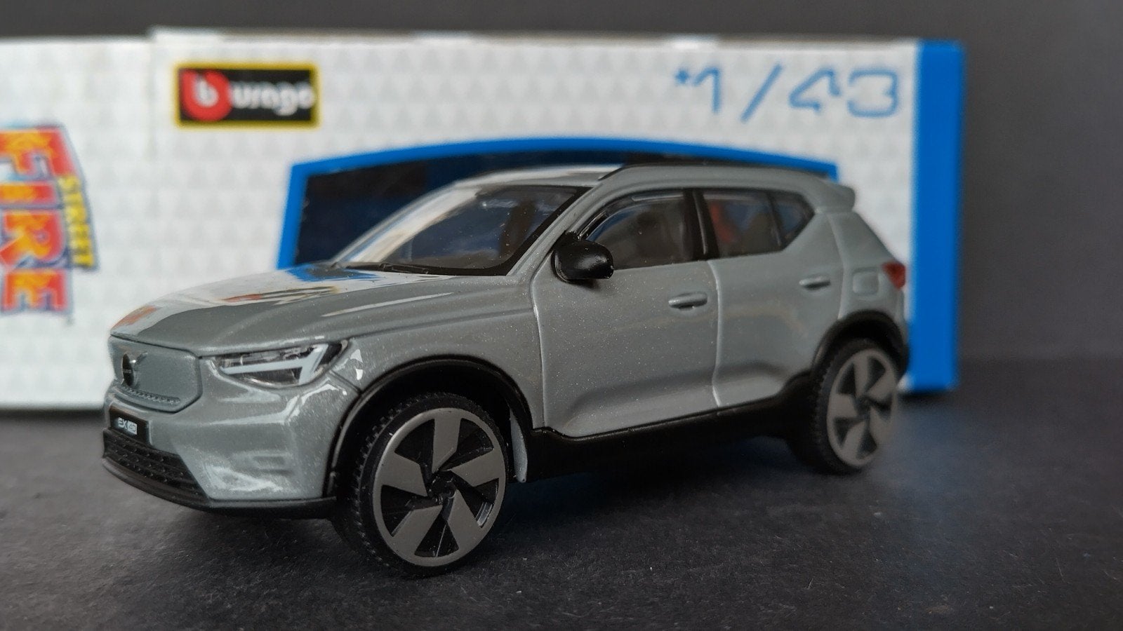 Volvo EX 40 recharge 1:43 Bburago Burago Pol, Hobby en Vrije tijd, Modelauto's | 1:43, Overige merken, Auto, Verzenden, .