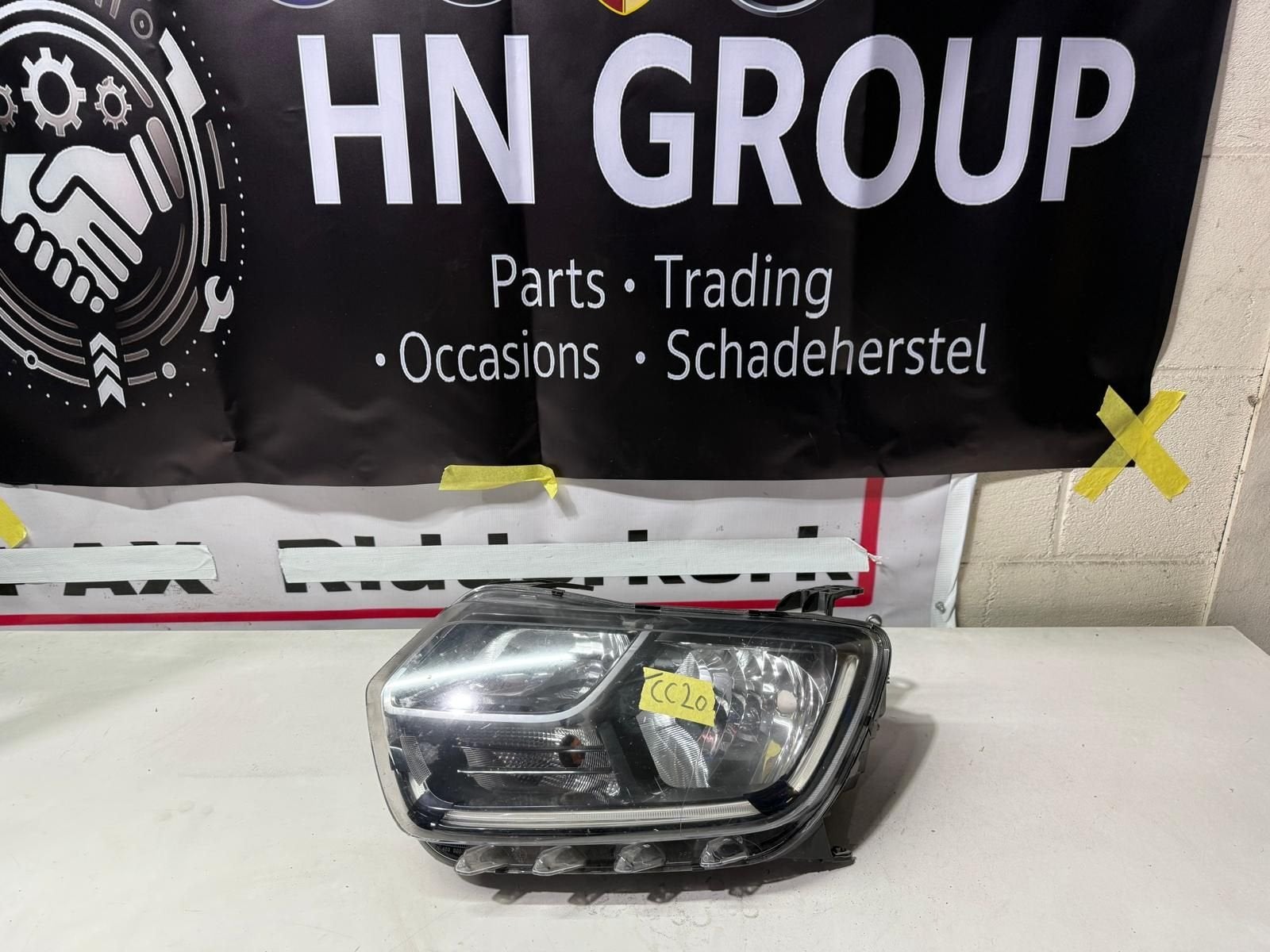 Dacia Duster II koplamp, Gebruikt, -, -, Ophalen of Verzenden