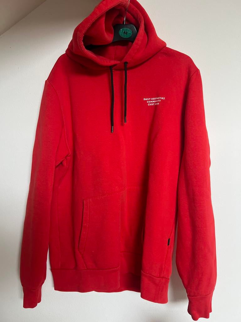Rode Daily Aesthetikz Hoodie met print - Maat L, Ophalen of Verzenden, Zo goed als nieuw, Rood