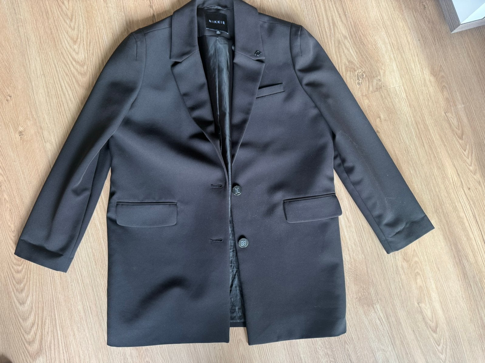 NIKKIE zwarte blazer – maat 38, Ophalen of Verzenden, Zo goed als nieuw, Maat 38/40 (M), Zwart
