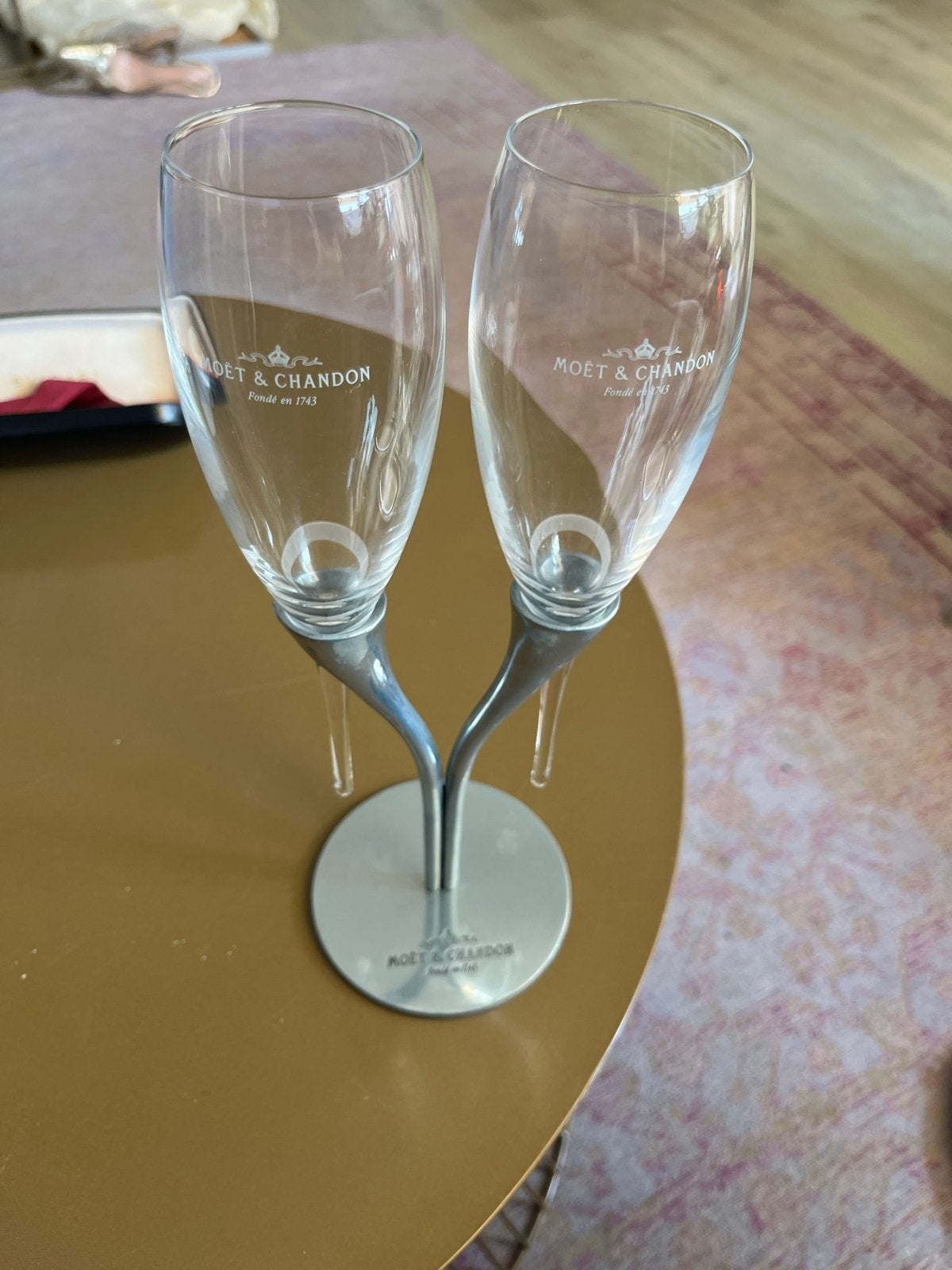 Moët & Chandon Champagneglazen met standaard, Huis en Inrichting, Woonaccessoires | Overige, Zo goed als nieuw, Glas, Zilver, Ophalen
