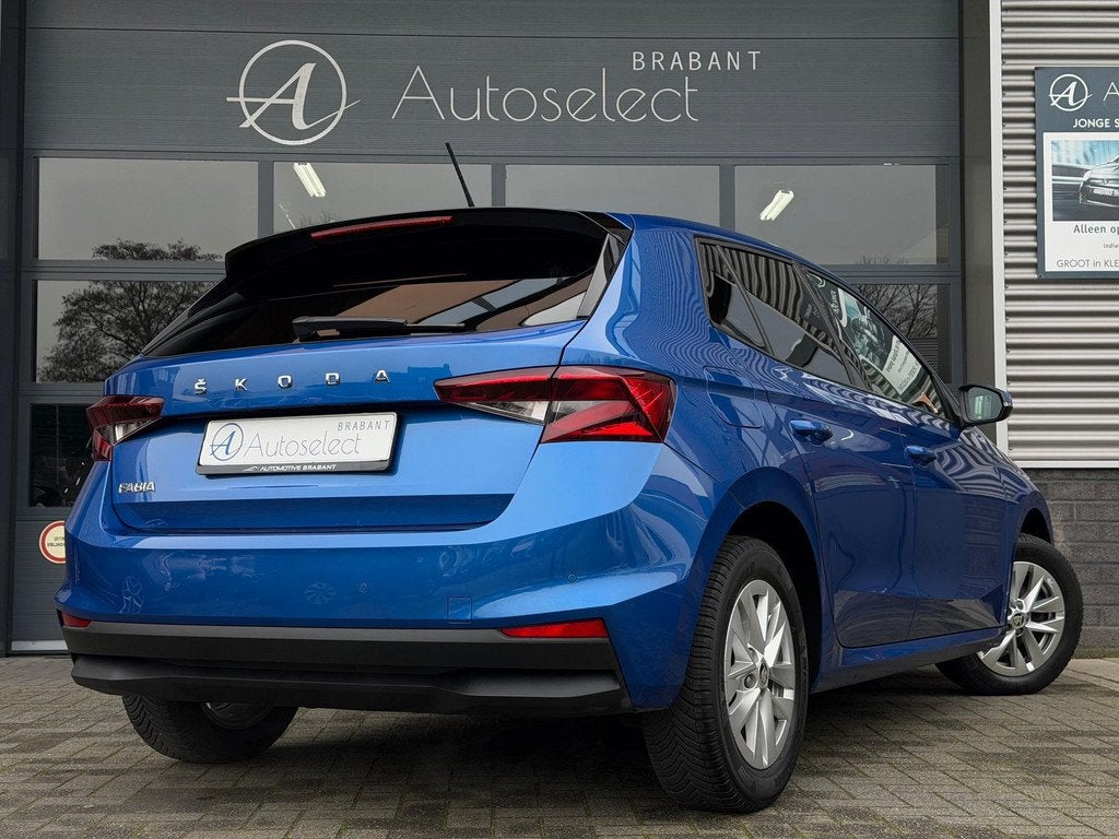 Skoda Fabia 1.0 MPI Ambition LED CarPlay PDC, Stof, Gebruikt, LED verlichting, Blauw