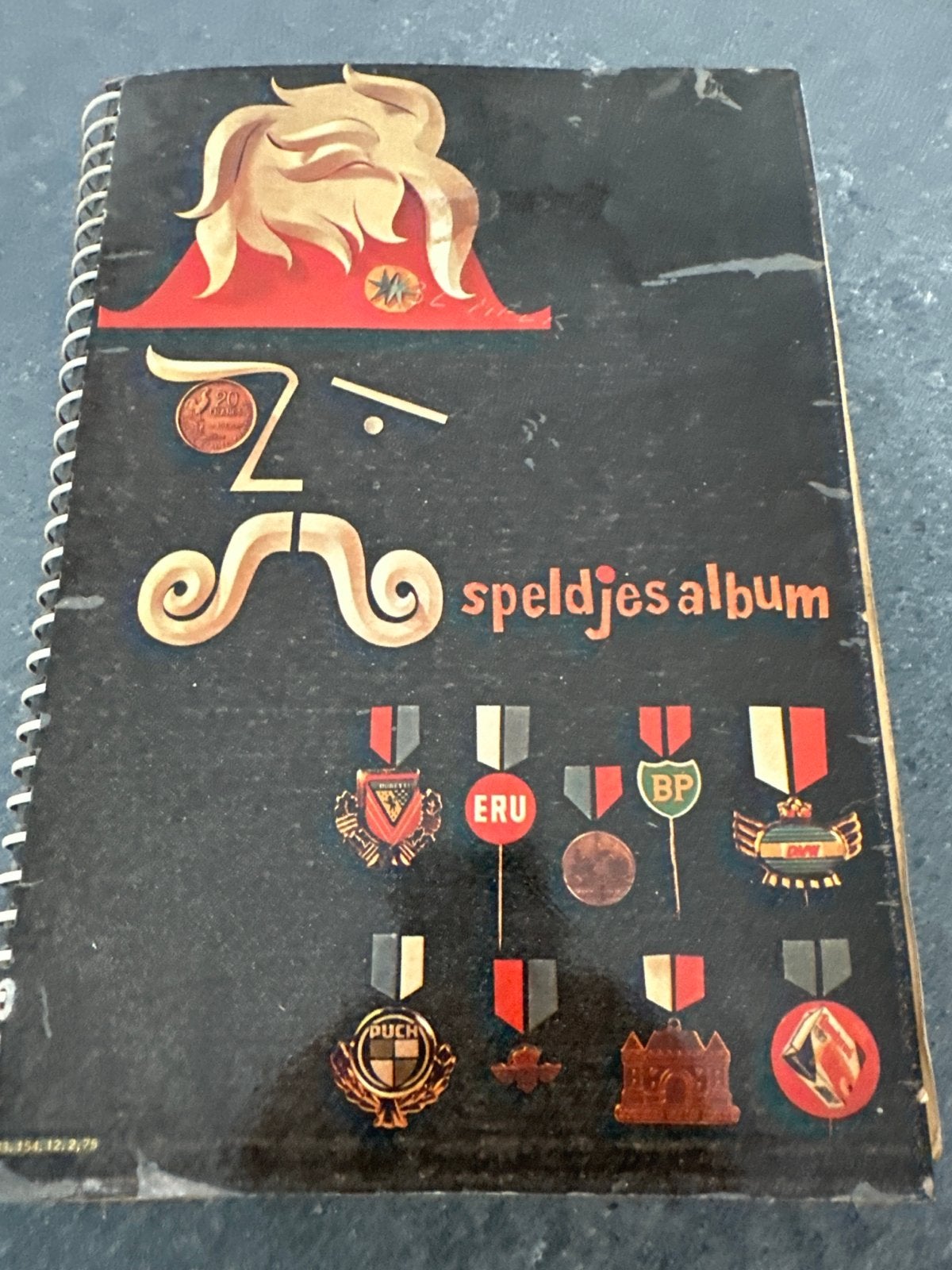 Vintage Speldjesalbum met diverse pins en speldjes, Ophalen of Verzenden, Gebruikt, Merk, Speldje of Pin
