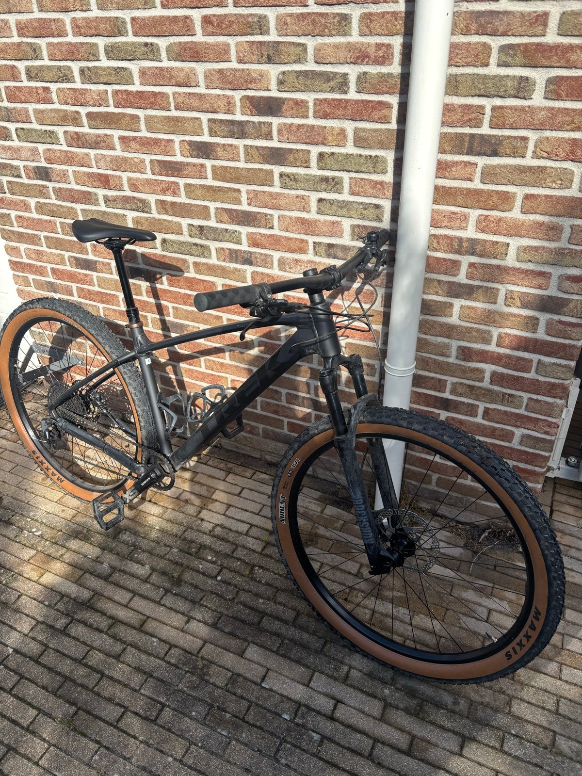 Foto 7 van Trek X-Caliber 8 2023 Satin Lithium Grey 29 inch