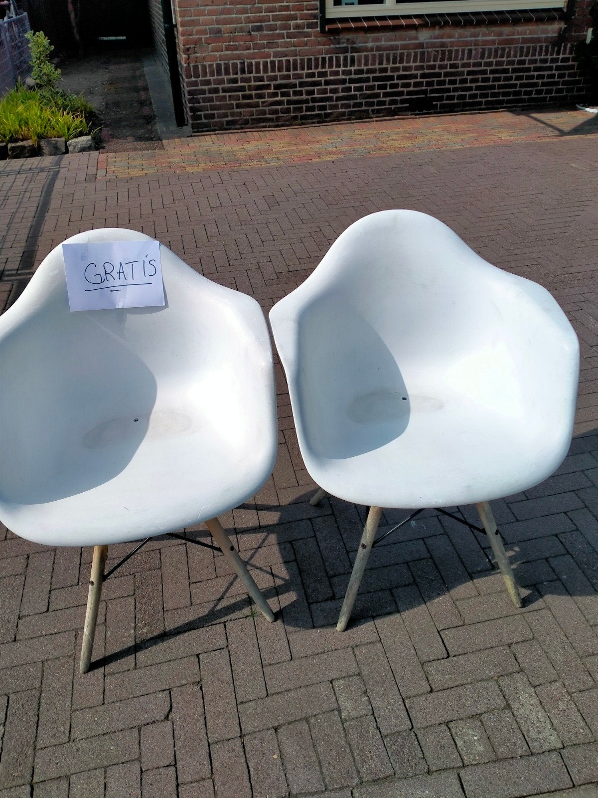 2 witte tuinstoeltjes GRATIS OPHALEN, Ophalen of Verzenden, Gebruikt, Kunststof
