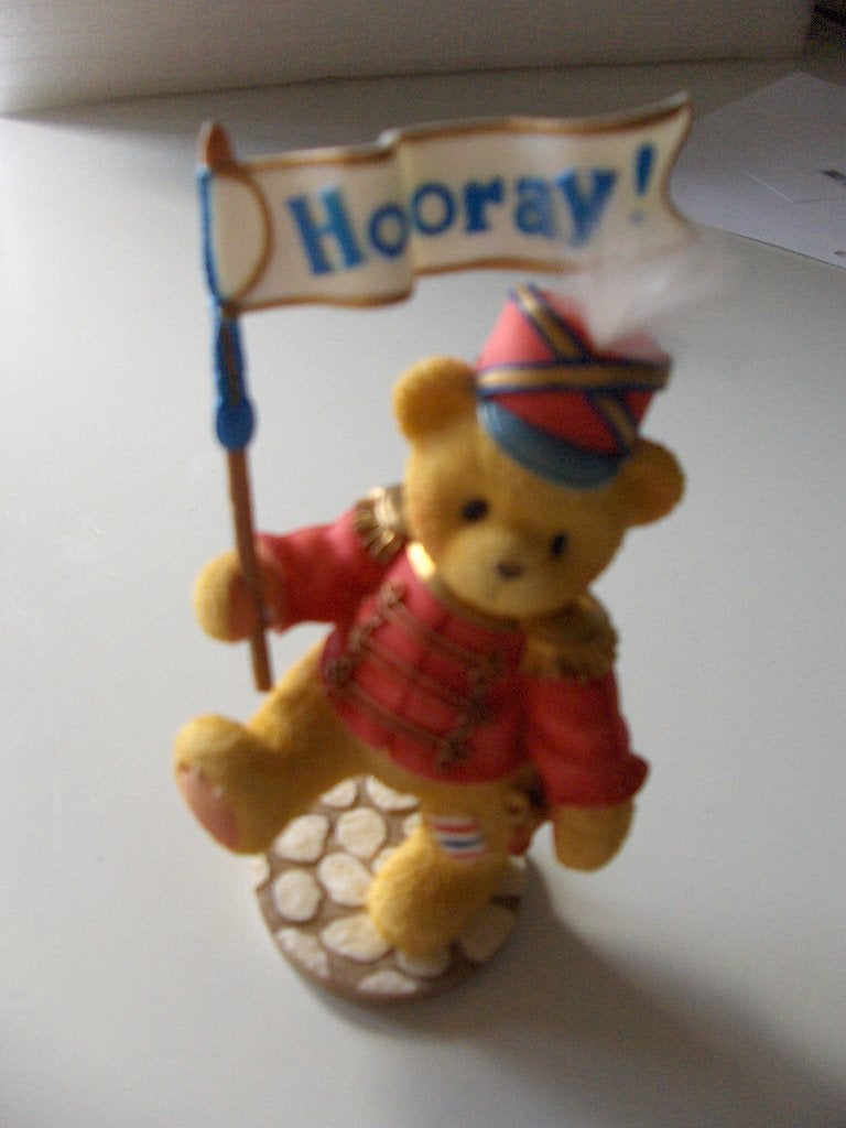 Cherished Teddies beeldje Lanny - Hooray, Verzamelen, Ophalen of Verzenden, Zo goed als nieuw, Beeldje, Cherished Teddies