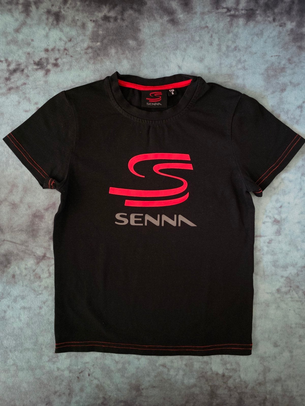 MBA Sports Ayrton Senna T Shirt maat 116 6 yr, Kinderen en Baby's, Overige typen, Jongen of Meisje, Ophalen of Verzenden, Zo goed als nieuw
