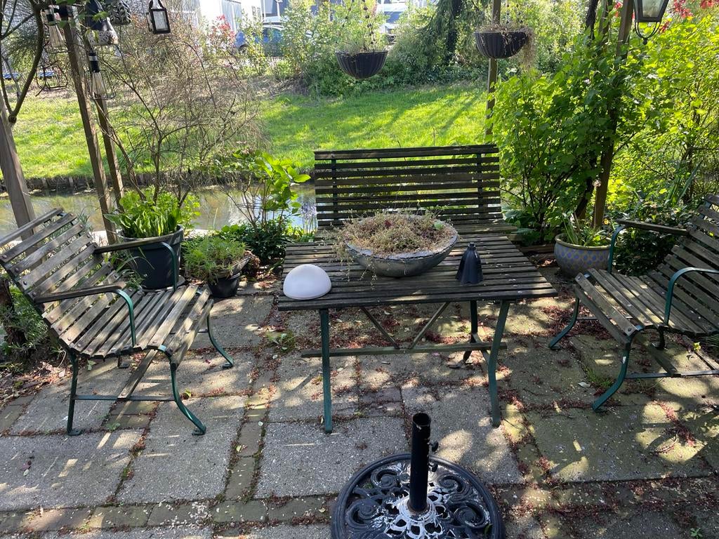 brocante tuinset: tafel, bank en twee stoelen, Ophalen, 4 zitplaatsen, Gebruikt, Hout