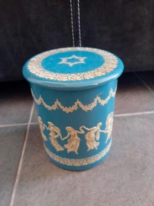 1 vintage blik wedgwood style blauw met dansende godin vrouw, Verzamelen, Blikken, Ophalen of Verzenden, Zo goed als nieuw, Koek(jes)