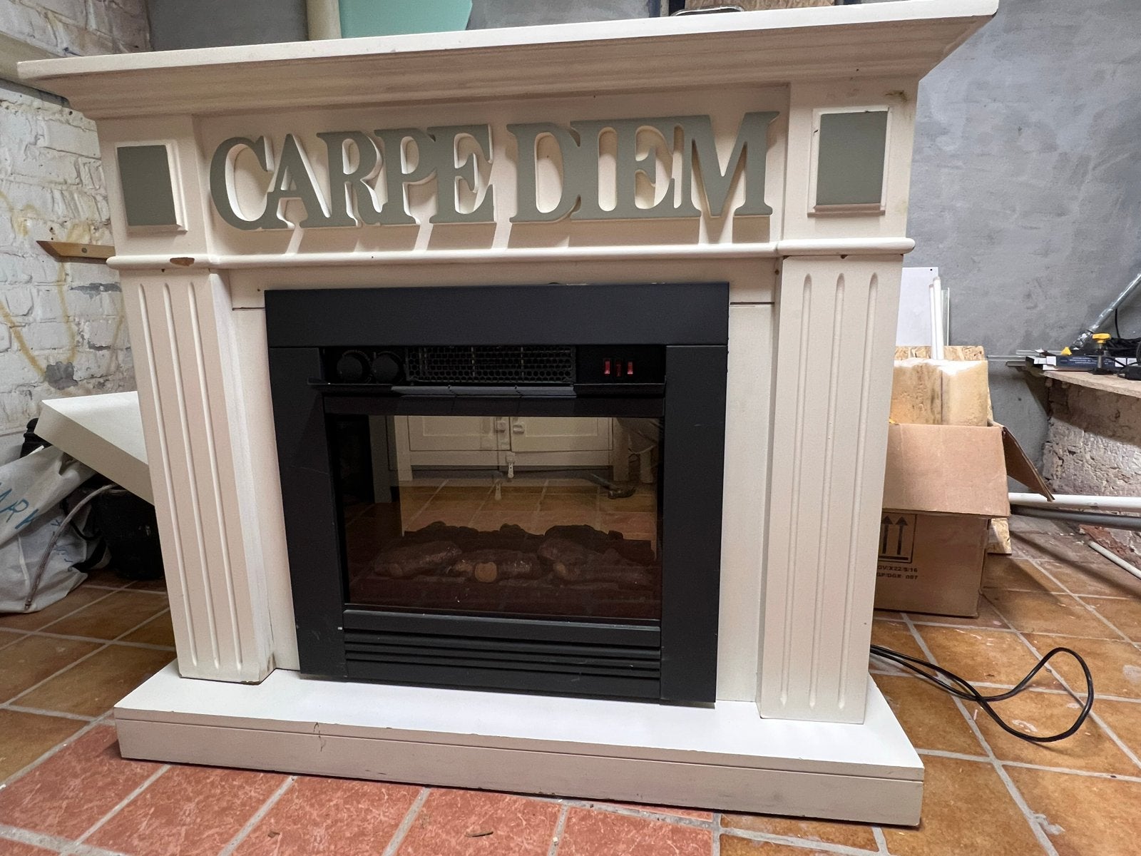 Decoratieve sfeerhaard met 'Carpe Diem' opschrift, Ophalen, Hout, Gebruikt, Klassiek