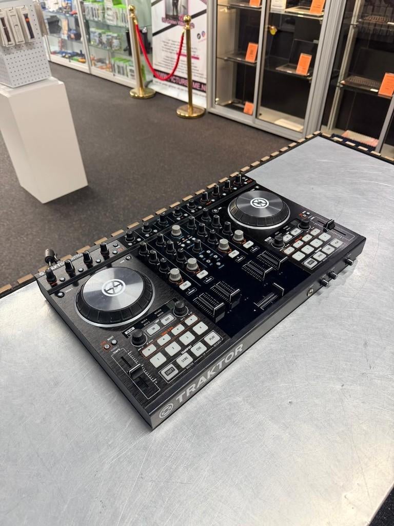 Traktor Kontrol S4 MK2 DJ Controller | ZGAN | €329,99, Overige merken, Ophalen of Verzenden, Zo goed als nieuw