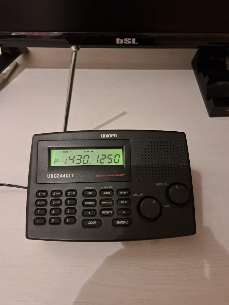Te koop, Uniden Bearcat UBC244CLT., Telecommunicatie, Scanners, Ophalen of Verzenden, Zo goed als nieuw, 30 tot 200 kanalen