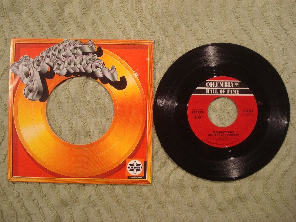 The Manhattans 7" Vinyl Single: ‘Kiss and say goodbye’ (USA), Ophalen of Verzenden, Zo goed als nieuw, 7 inch, R&B en Soul