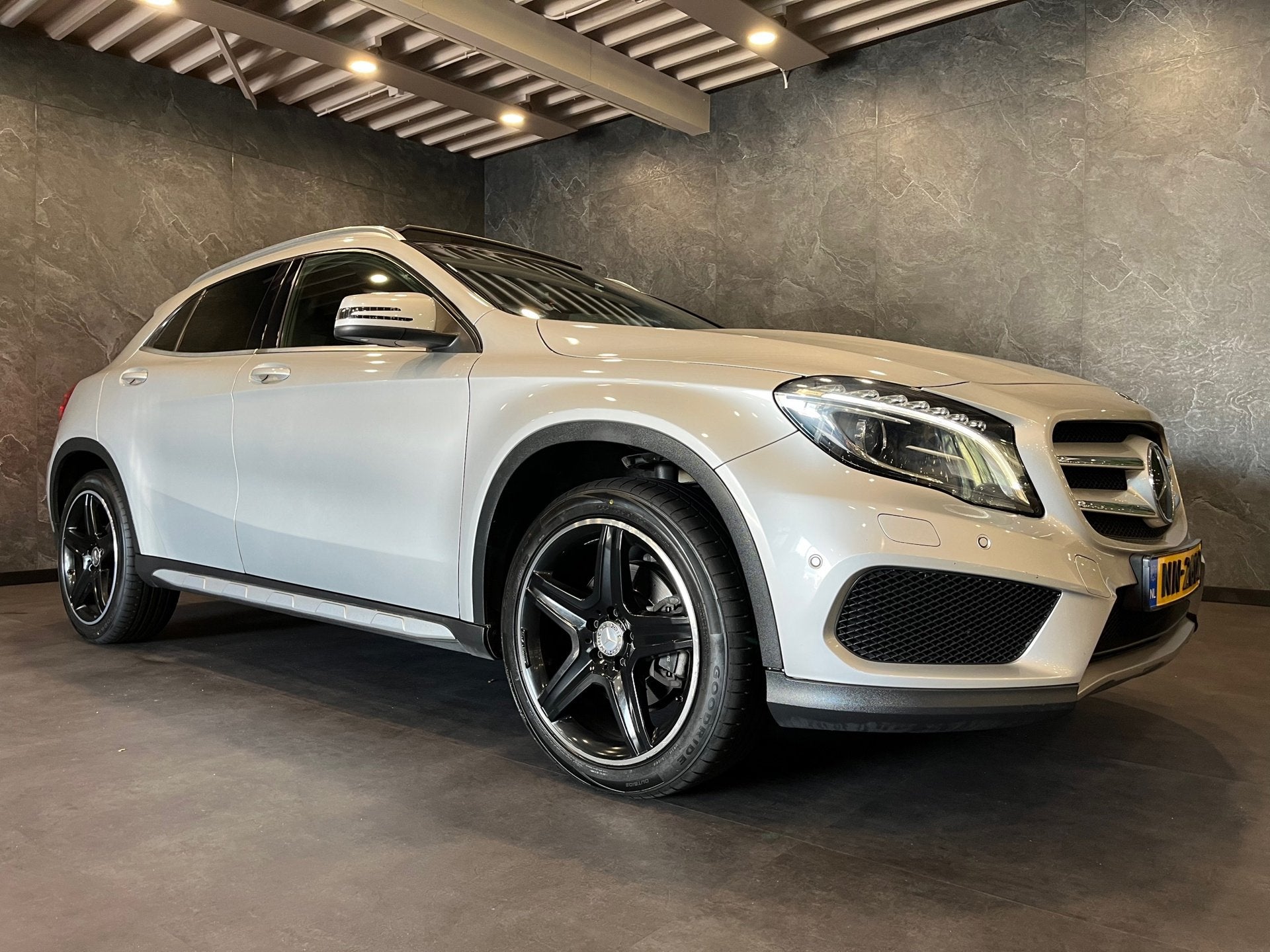 Mercedes-Benz GLA-klasse 220 d Prestige AMG PANO FACELIFT, Auto's, Gebruikt, 4 cilinders, 23 km/l, Bedrijf