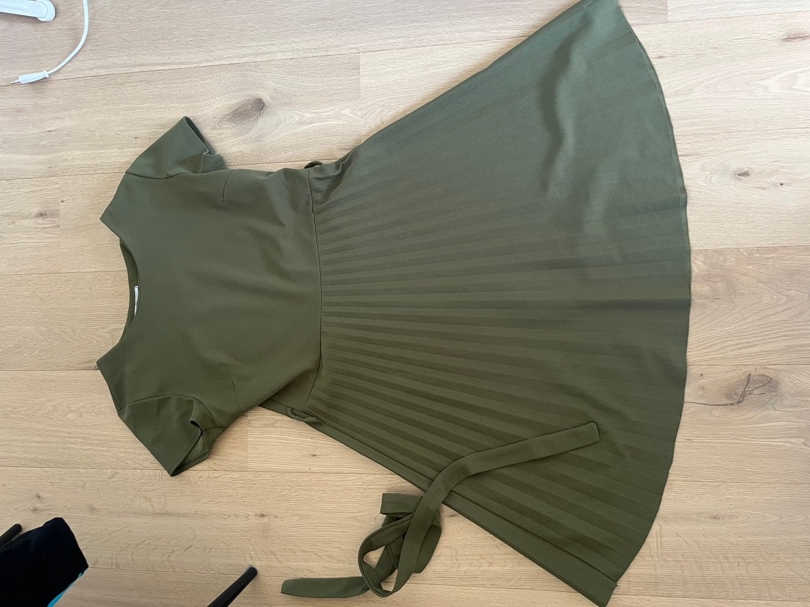 Groene halflange jurk, Kleding | Dames, Ophalen of Verzenden, Zo goed als nieuw, Groen, Onder de knie
