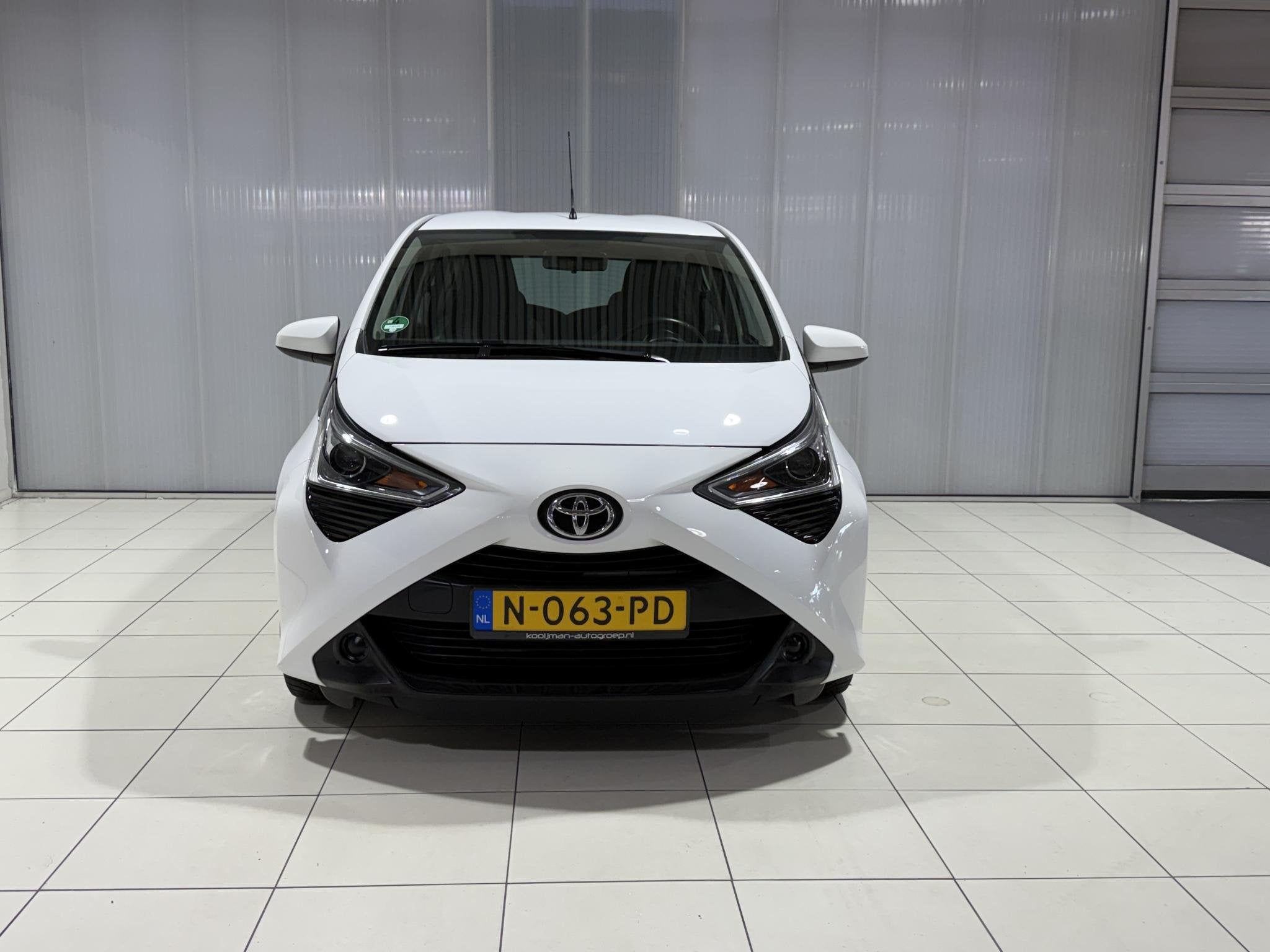 Toyota Aygo 1.0 VVT-i x-play limited | Navigatie systeem | A, Stof, Gebruikt, Euro 6, Start-stop-systeem