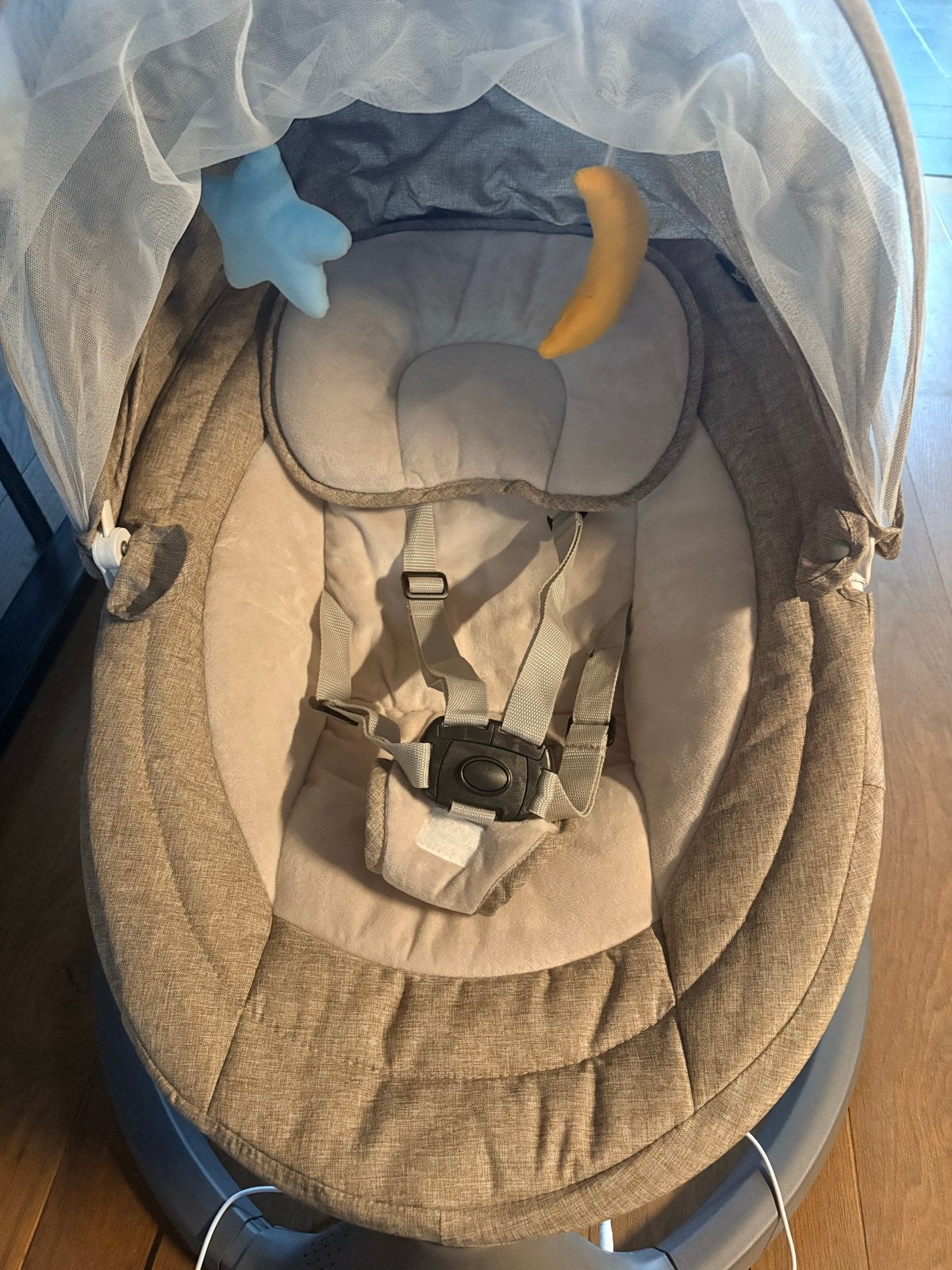 Bebies First Elektrische Wipstoel/Schommelstoel met Bluetoot, Kinderen en Baby's, Wipstoel, Ophalen, Overige merken, Met gordel(s) of riempje(s)