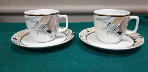 Kop en schotel, wit met gekleurde decoratie en goudkleurige, Ophalen of Verzenden, 'T Olde Gre-j, Info@toldegrej.nl, Endepoelstraat 20f Didam