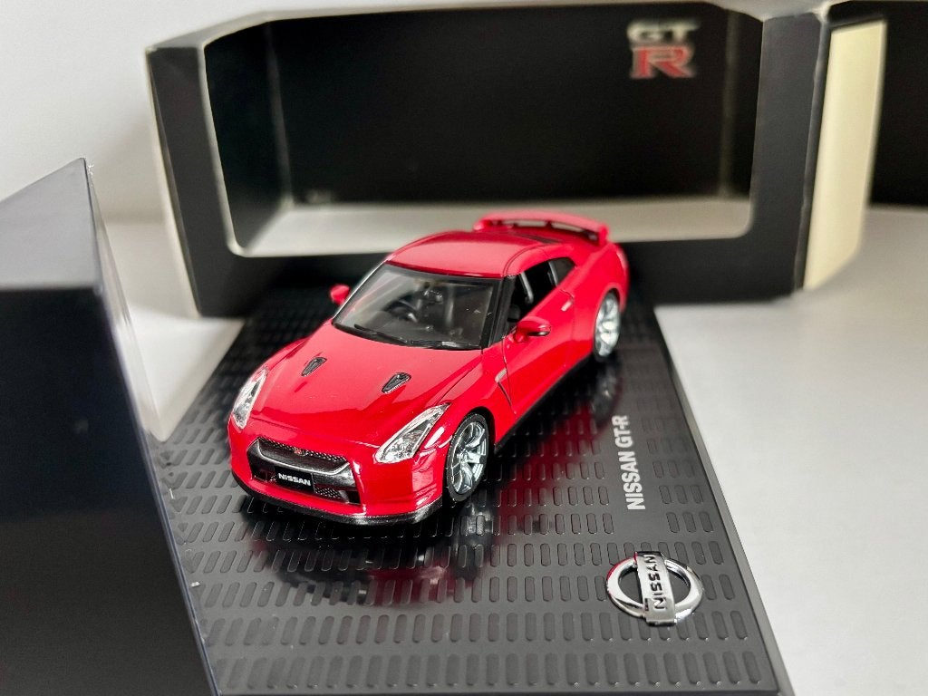 1:43  NISSAN GT-R, Ophalen of Verzenden, Zo goed als nieuw, Auto, Overige merken