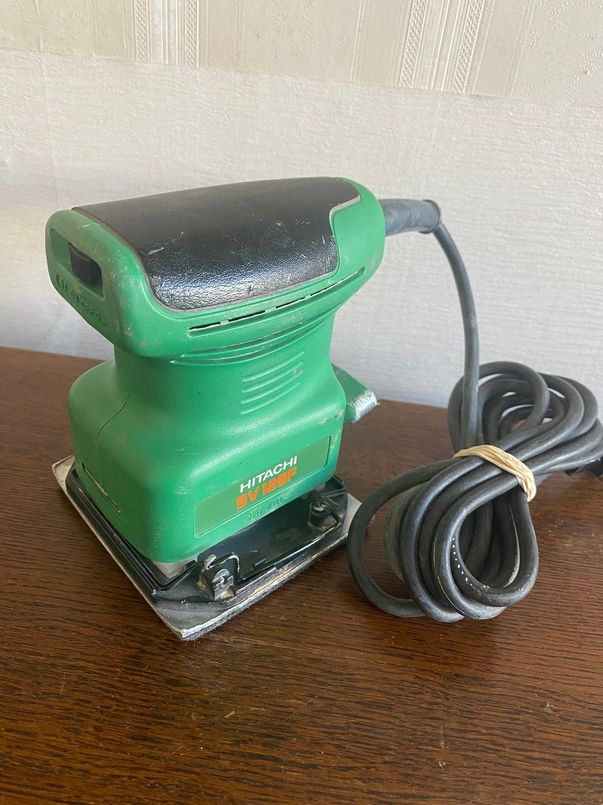 Hitachi SV  12 SF klrine schuurmachine, Ophalen of Verzenden, Zo goed als nieuw, Minder dan 600 watt, Vlakschuurmachine