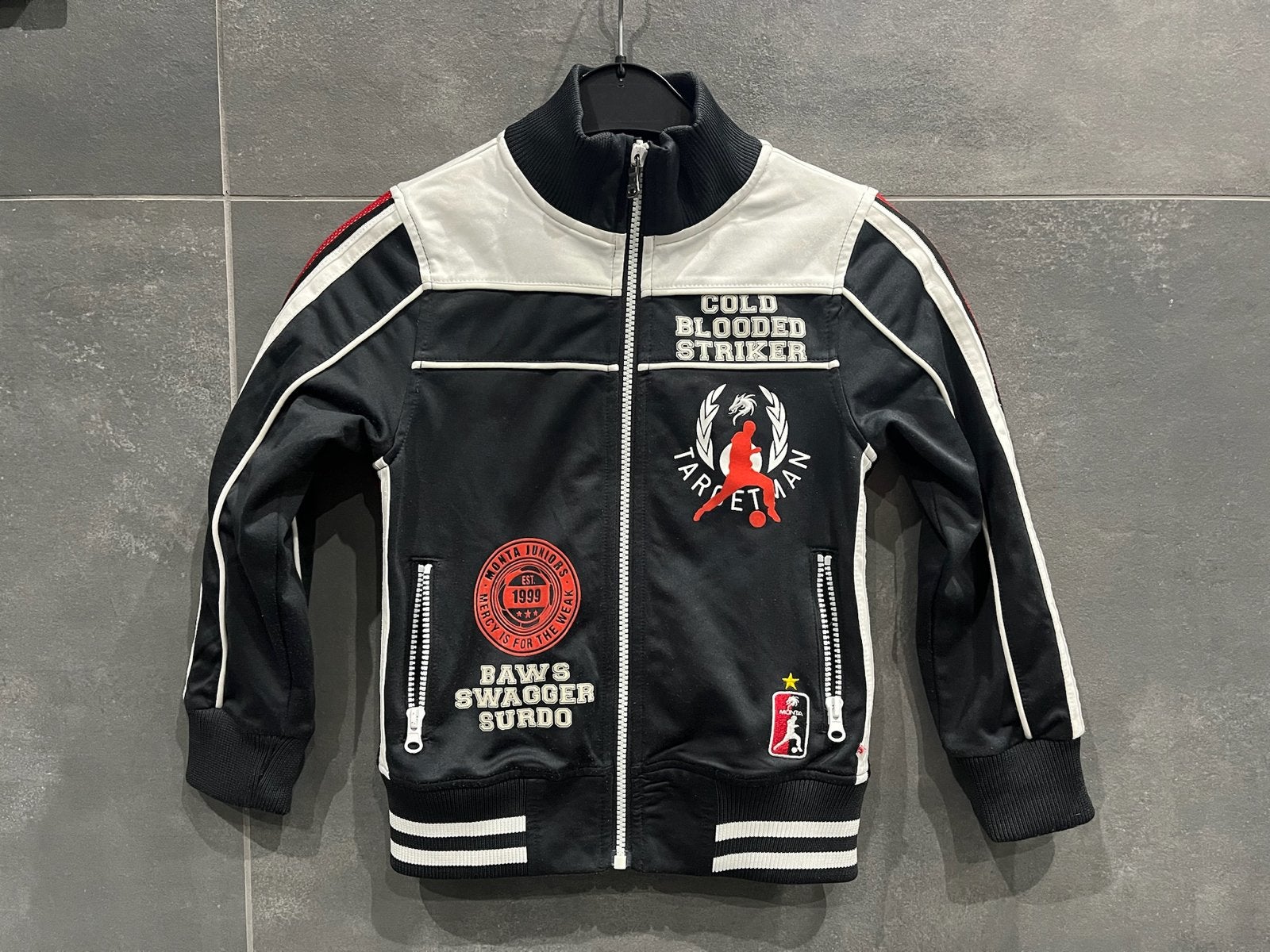 Monta Juniors trainingsjack - Zwart met opdruk - Maat 7-8 ja, Verzenden, Zo goed als nieuw, Jongen