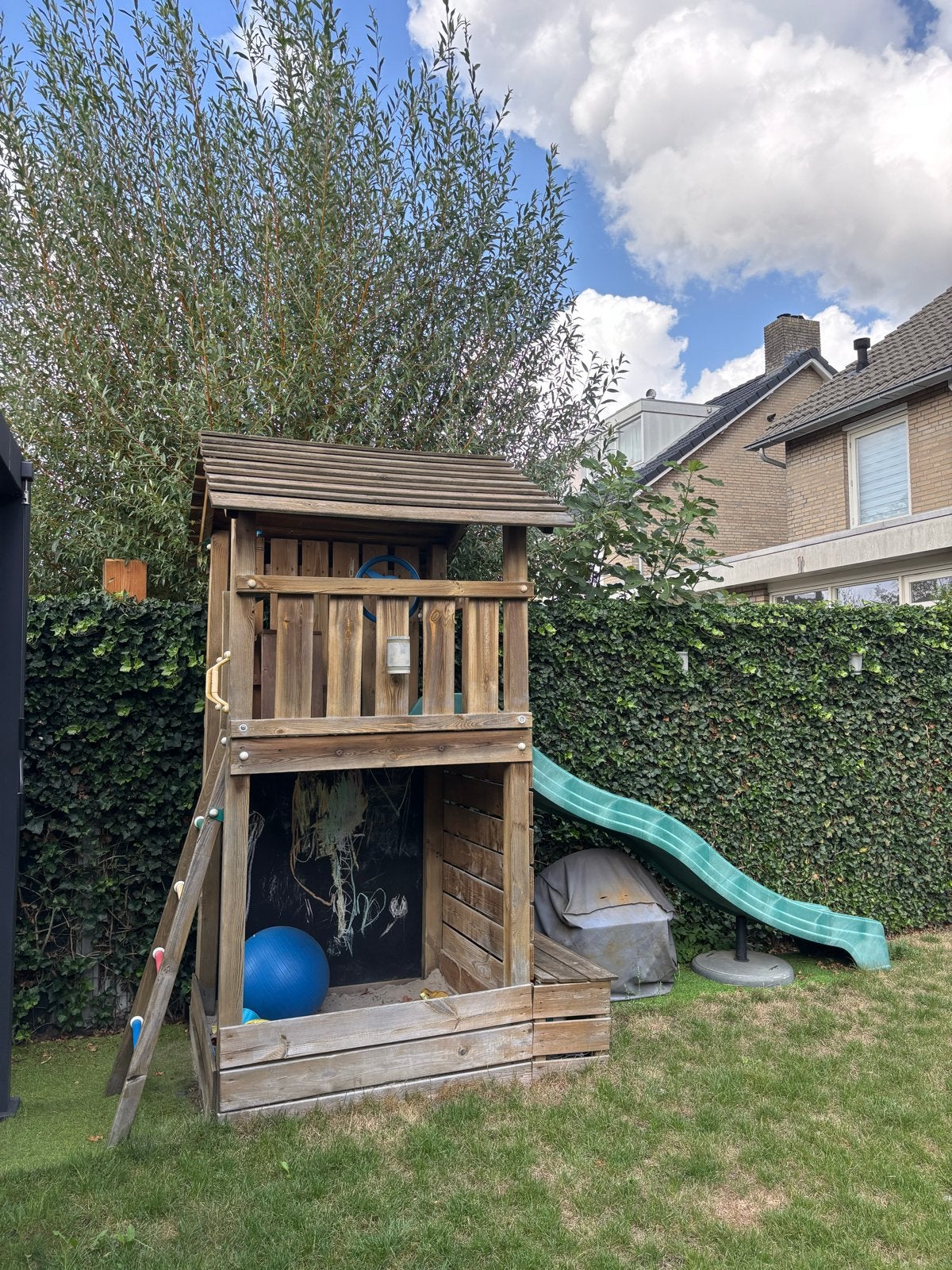 Jungle Gym Houten speelhuisje met glijbaan en zandbak, Ophalen, Gebruikt, Glijbaan