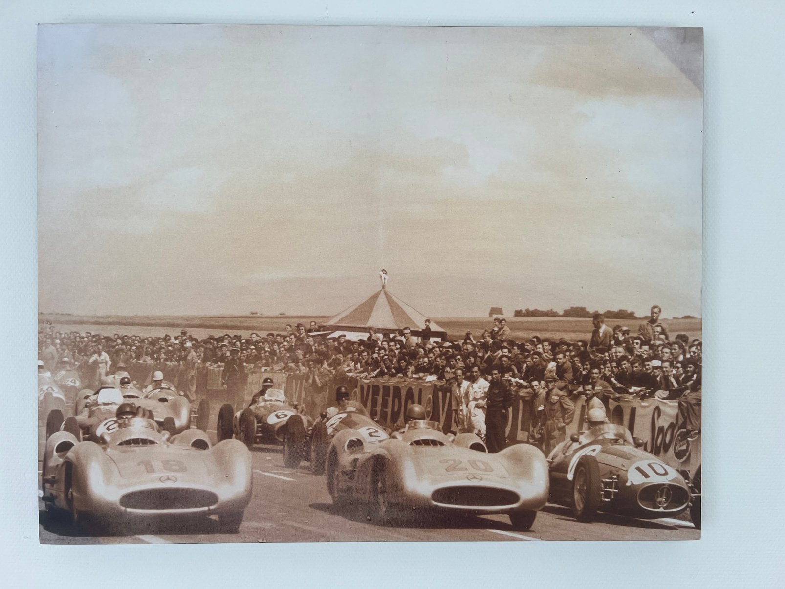 Vintage raceauto's op doek - Sepia print 90x70, Ophalen, Doek, Print, Overige onderwerpen