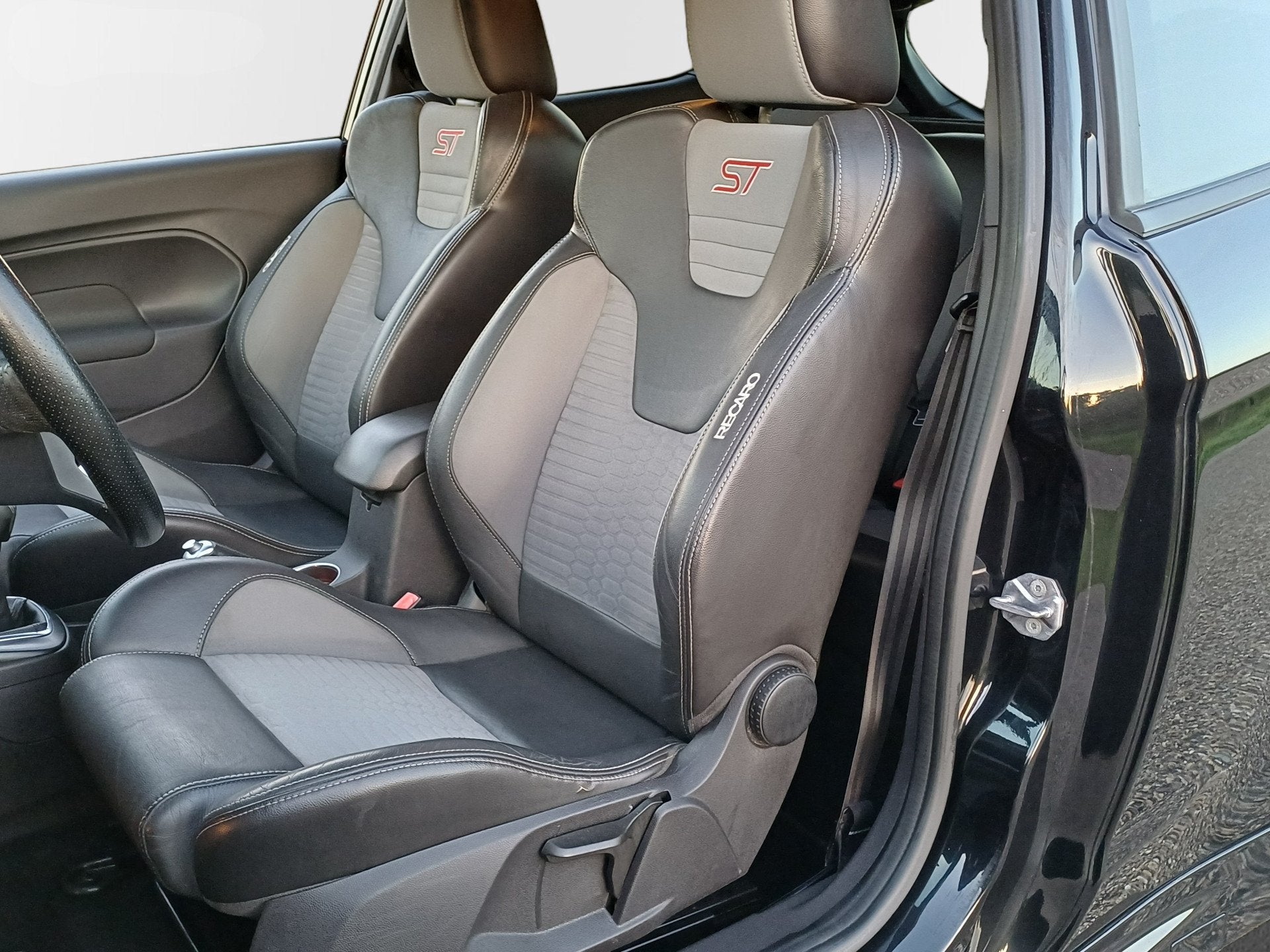 Ford Fiesta 1.6 ST2 / 182 PK / Recaro stoelen / 17"/ Clima /, Voorwielaandrijving, 1596 cc, 1063 kg, Gebruikt