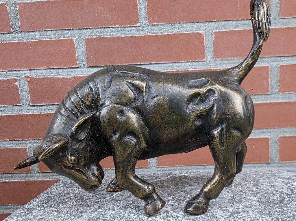 Bronzen Stier – Kracht en Vastberadenheid / brons, Ophalen of Verzenden, Zo goed als nieuw, Boerderijdier, Beeldje of Figuurtje