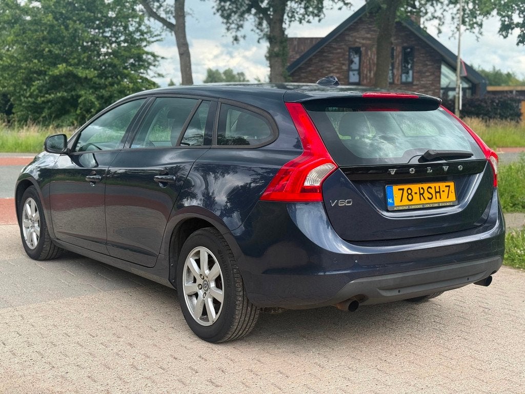 Volvo V60 1.6 T3 Kinetic Airco Cruise Navi Psensor, Voorwielaandrijving, 15 km/l, Gebruikt, 4 cilinders