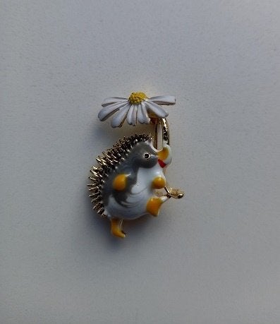 Goudkleurige broche egel met bloem wit, Ophalen of Verzenden, Nieuw, Wit, Overige materialen