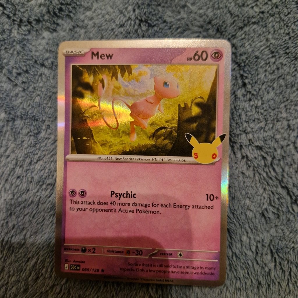 Mew 065/128 Pokémon 30th Celebration holo, Ophalen of Verzenden, Zo goed als nieuw, Losse kaart, Foil