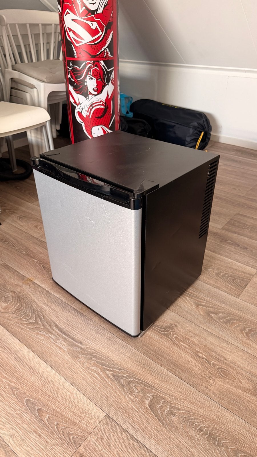 Compacte mini koelkast - Ideaal voor kleine ruimtes, Ophalen, Zonder vriesvak, Minder dan 45 cm, Minder dan 85 cm