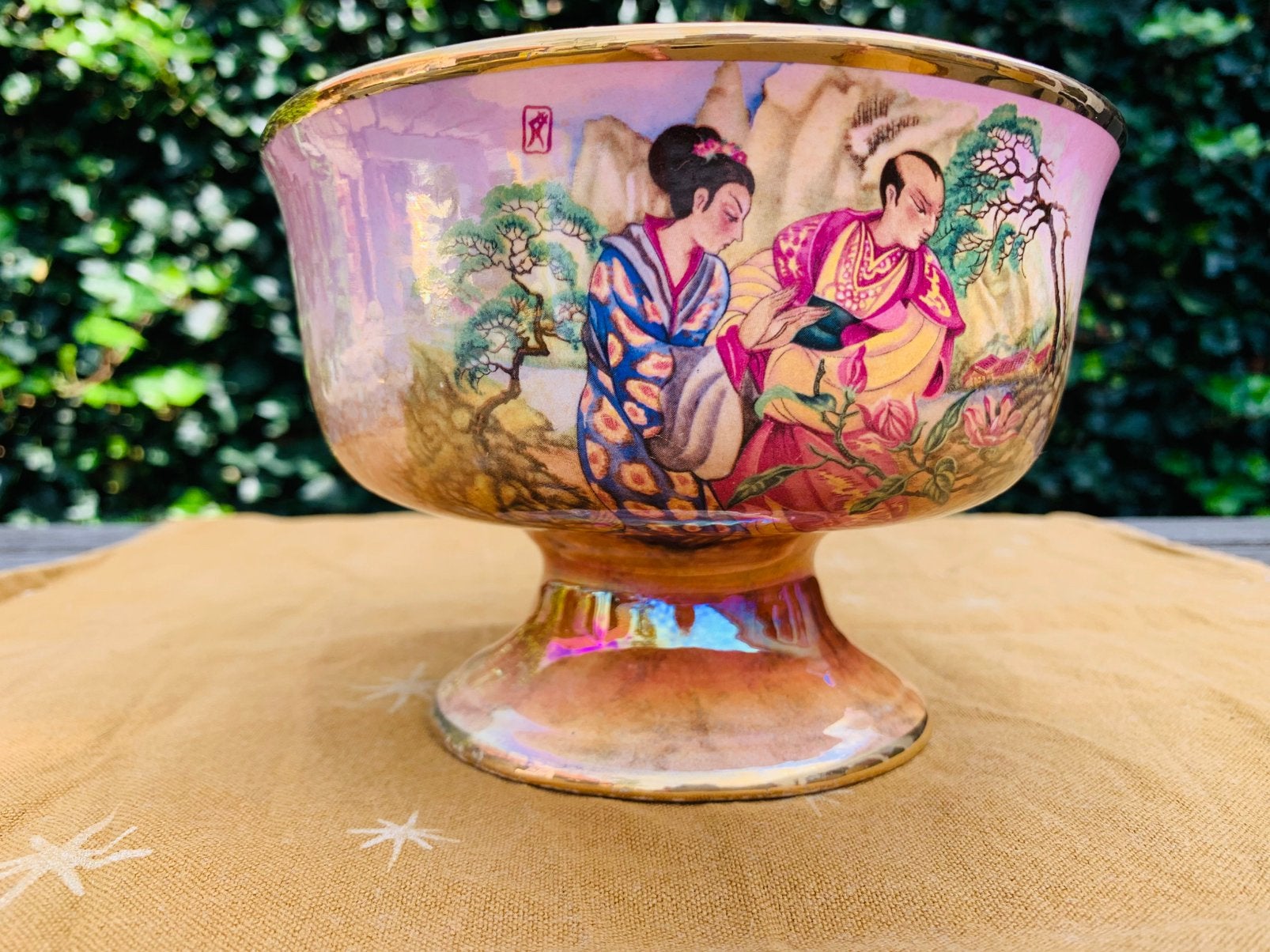 Oude bloempot met Japans tafreel, Ophalen of Verzenden
