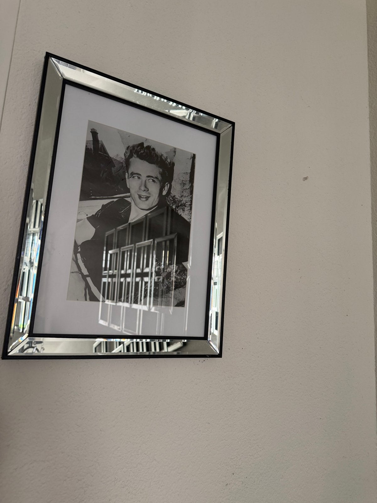 Zwarte fotolijst met spiegelrand en James Dean foto, Gebruikt, Ophalen of Verzenden, Glas, Fotolijst