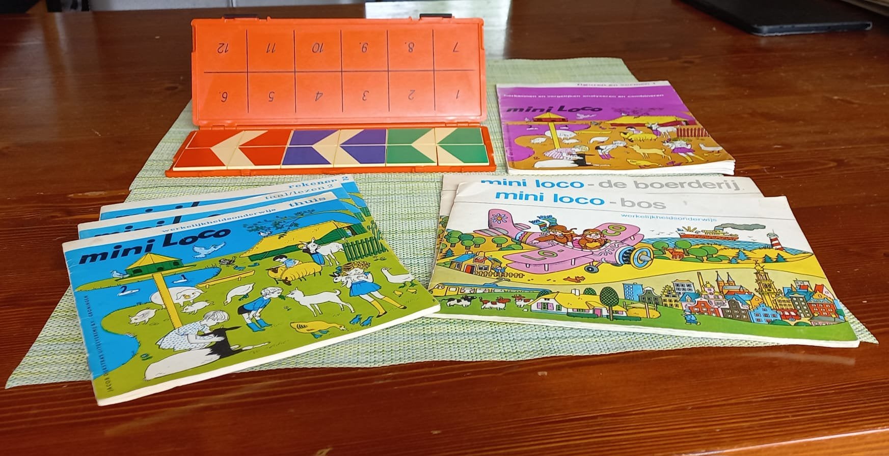 Miniloco met boekjes, Ophalen of Verzenden, Gebruikt, Taal en Lezen