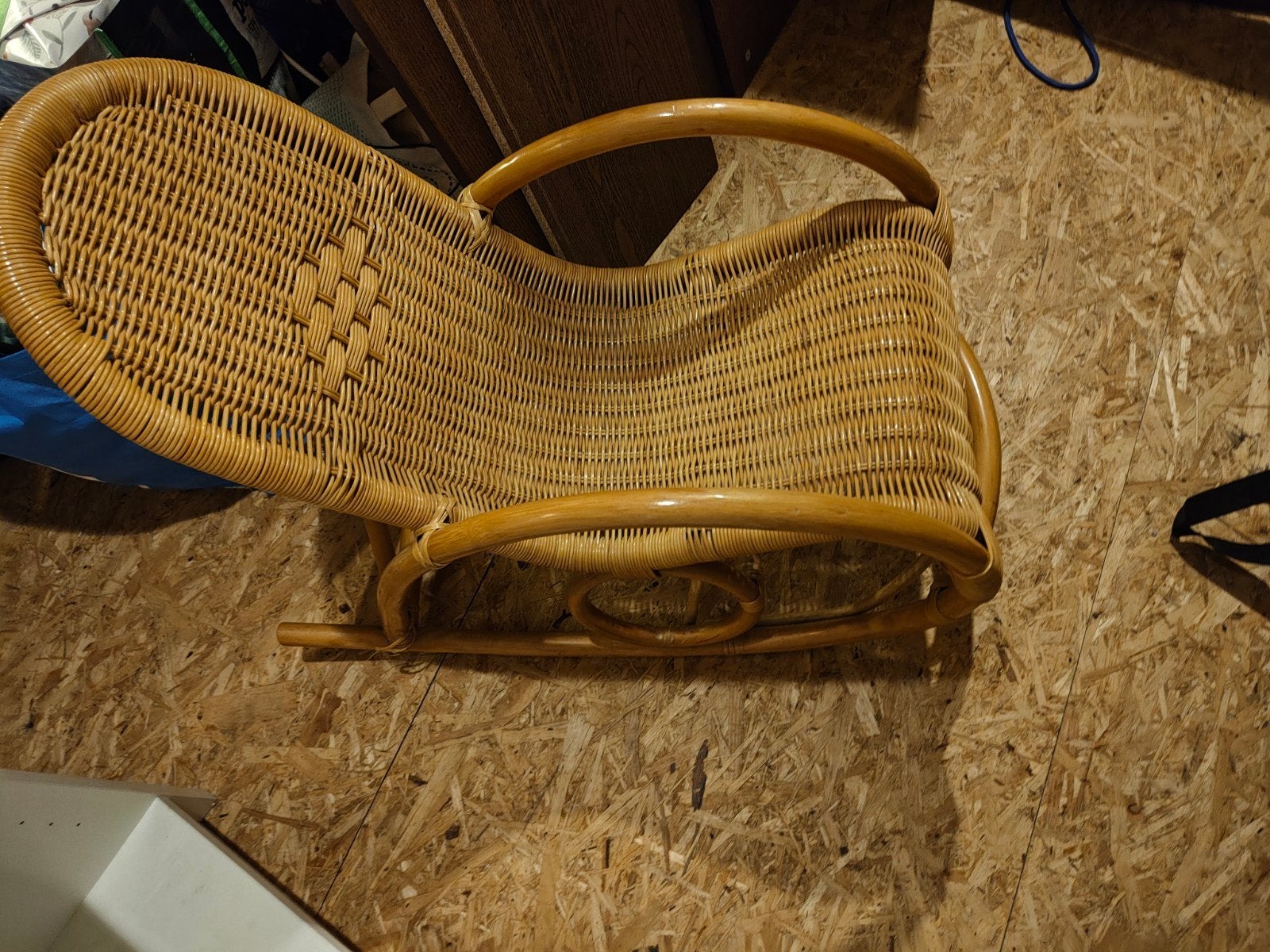 Vintage rotan schommelstoel voor kinderen, Ophalen, Gebruikt, Overige kleuren, Riet of Rotan