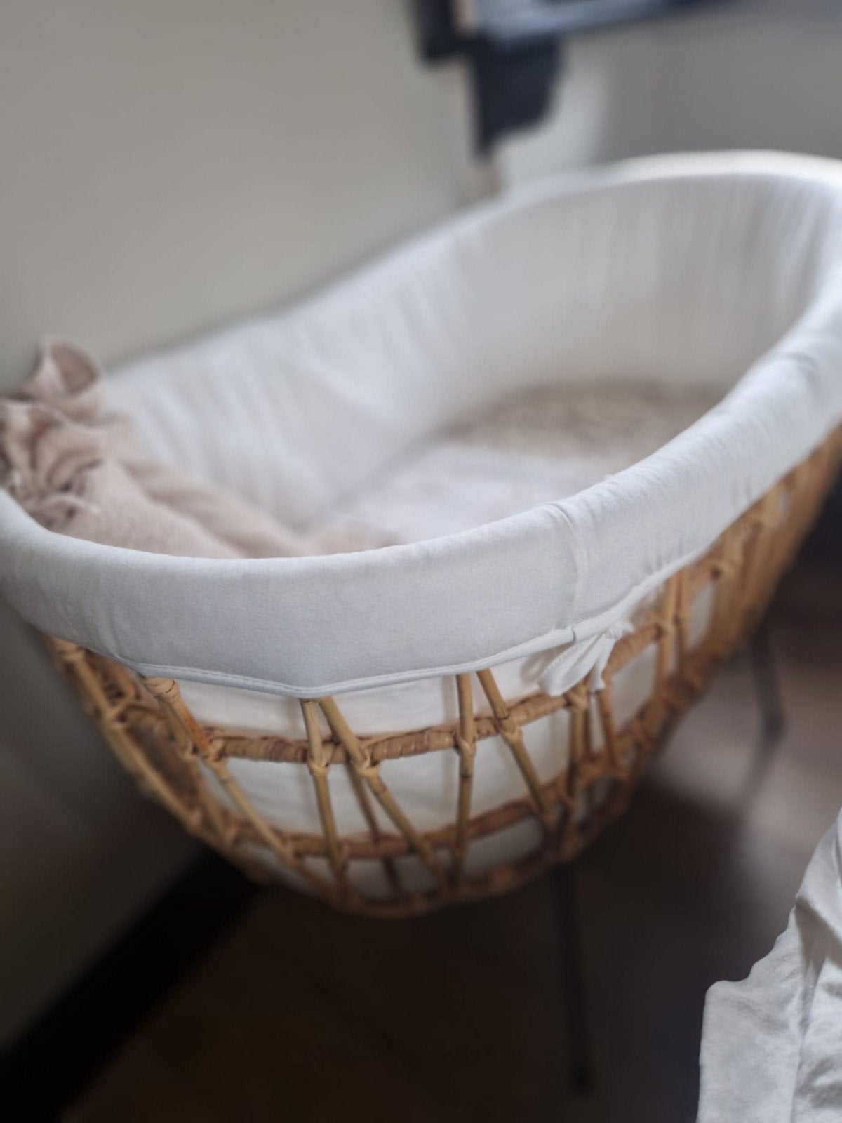 Rotan Wiegje met Matras, Ophalen, Zo goed als nieuw, Wieg