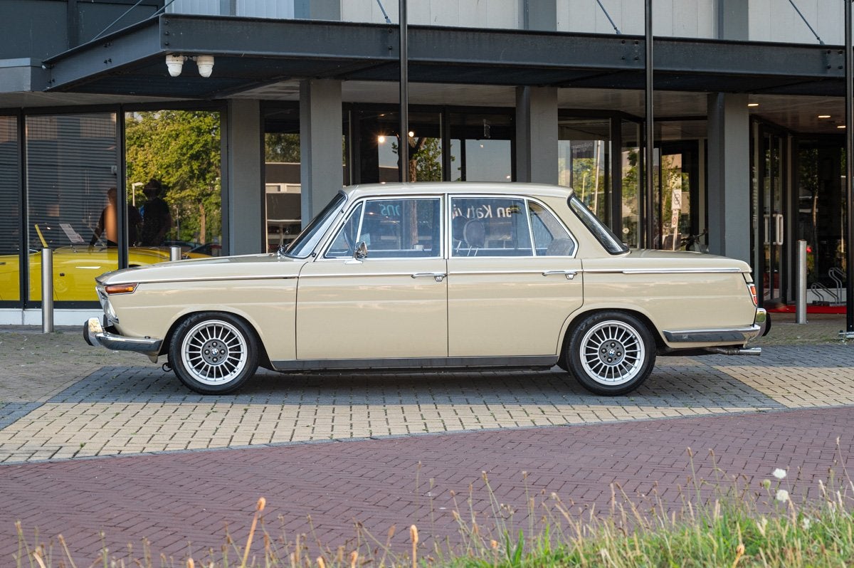 BMW 2000 Automatic (bj 1971, automaat), Auto's, Automaat, Stof, Gebruikt, Bruin
