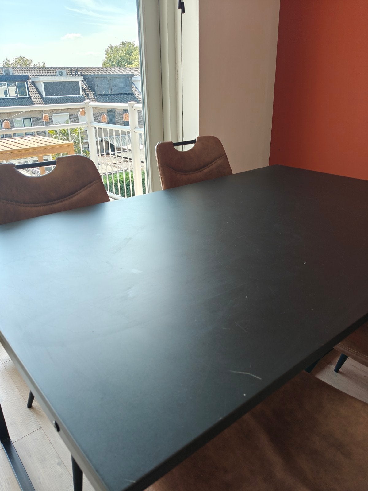 Zwarte Eettafel + 4 bruine stoelen, Ophalen