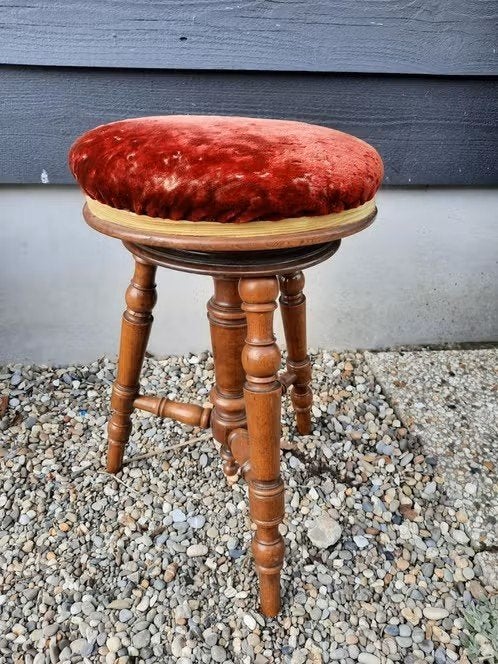Draaikruk, hout met rode bekleding, Ophalen