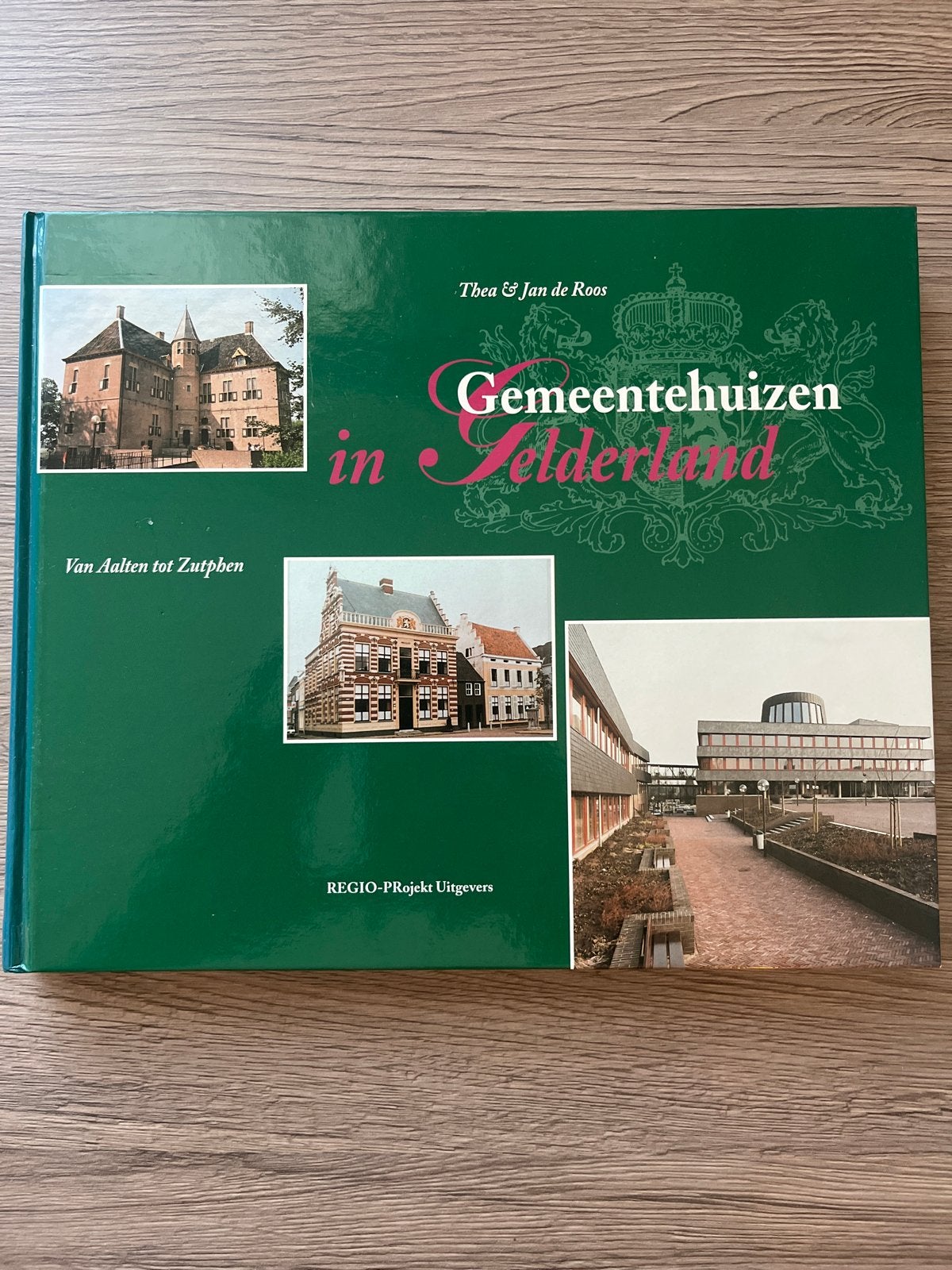 Gemeentehuizen in Gelderland - Van Aalten tot Zutphen, Ophalen of Verzenden, 20e eeuw of later, Zo goed als nieuw