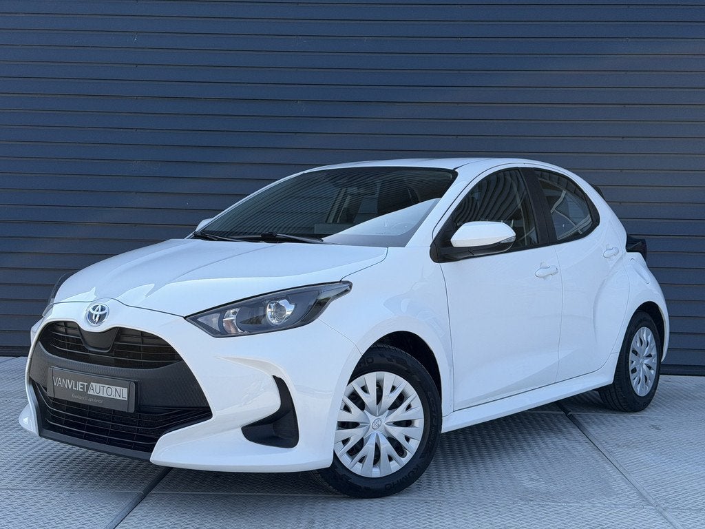 Toyota Yaris 1.5 Hybrid 115 Active CAMERA (bj 2022), Gebruikt, Bedrijf, 26 km/l, Hybride Elektrisch/Benzine
